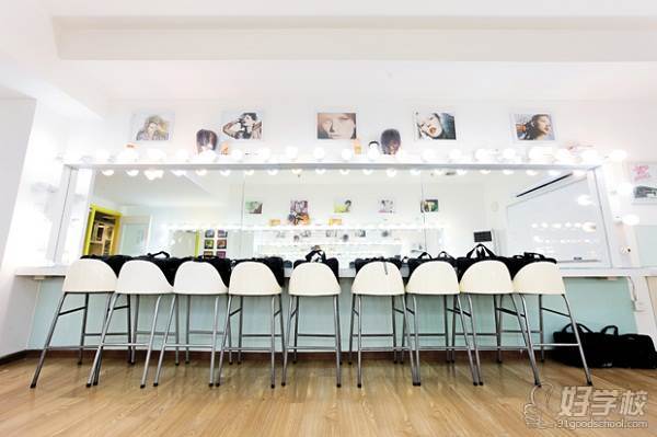 成都阿杰形象設(shè)計學(xué)院